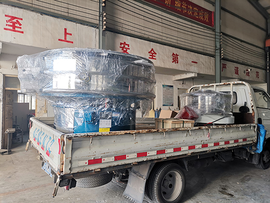 1.5米旋振篩、200型標(biāo)準(zhǔn)檢驗(yàn)篩、直排篩發(fā)貨